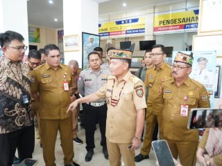 Lakukan Sidak di Samsat Palangka Raya, Gubernur Agustiar Sabran Tegas Berantas Pungli dan Calo