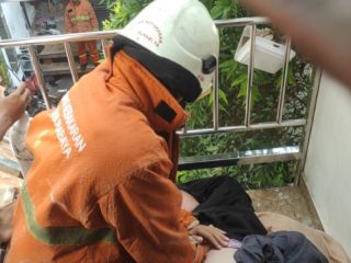 Asap Arang Menyelimuti Kamar Mandi, Pemuda Bekasi Ditemukan Tak Sadarkan Diri di Surabaya