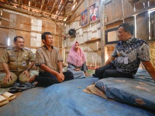 Dikunjungi Gubernur, Rumah Sunoto dan Sofiyati Akhirnya Diperbaiki