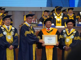 Anak Supir Truk Jadi Pengusaha, Gunawan Tjokro Terima Gelar Doktor Honoris Causa dari UNNES
