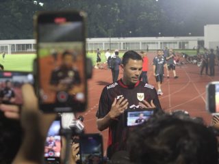 Tampak di Sesi Latihan Timnas Emil Audero Kenakan Gelang Keberuntungan dari Lombok