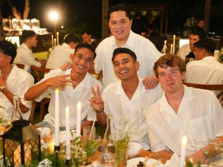 Erick Thohir bersama pemain Timnas Indonesia