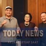Caption: Menpora Dito Ariotedjo, Presiden Federasi Bulu Tangkis Dunia (BWF) Khunying Patama Leeswadtrakul, dan Ketua INASPRO Ferry Yuniarto Kono. (Dok. Kemenpora)