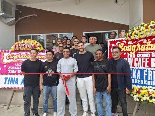 Eks Bomber Timnas Indonesia Osas Saha Lebarkan Sayap Bisnis Cafe, Siapkan Masa Depan