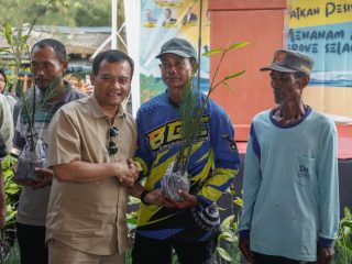 Gubernur Jateng Ajak Warga Rawat Mangrove untuk Atasi Banjir dan Rob
