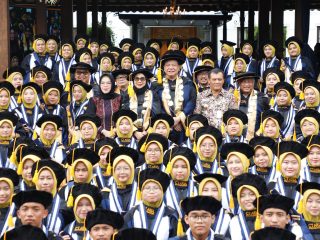 Pemprov Jateng Anggarkan Beasiswa Miliaran Rupiah untuk Anak Keluarga Miskin