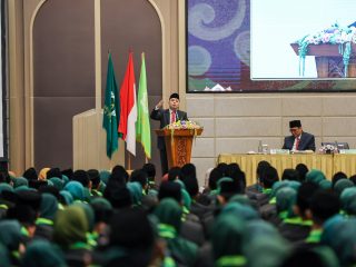 Wali Kota Eri Ajak Guru Adaptif Hadapi Era AI Saat Pengukuhan 1.020 PPG UINSA