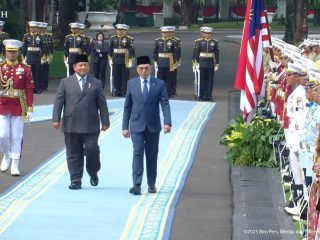 Prabowo Sambut Kunjungan PM Malaysia di Istana Kepresidenan