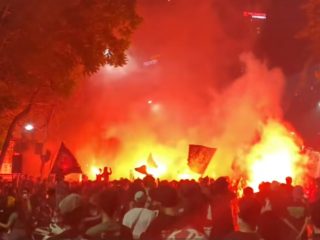 HUT ke-98 Persebaya: Ribuan Bonek Padati Surabaya dalam Konvoi