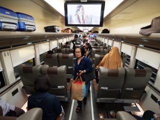 Kereta Api Argo Sindoro dan Argo Muria Beroperasi Dengan Rangkaian Kereta Eksekutif Stainless Steel New Generation