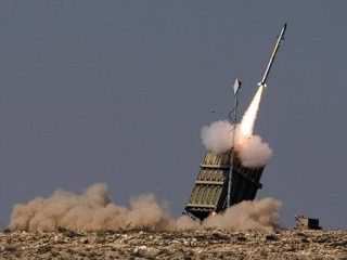 Balas Serangan, Iran Kirim Hujan Rudal Balistik ke Israel Senin Dini Hari