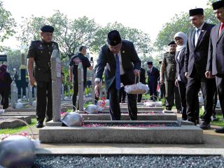 Wagub Rano Pimpin Ziarah ke TMP Kalibata, Teken Semangat Lanjutkan Pembangunan Kota Jakarta