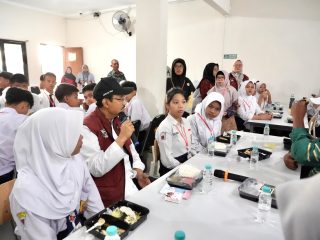 Mensos Pastikan Siswa Sekolah Rakyat Dapat Laptop dan Seragam, Proses Pengadaan Berlangsung