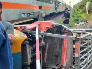 Tabrakan Kereta dengan Forklift di Jalur Sebidang, KA Ambarawa Ekspres Alami Gangguan Perjalanan