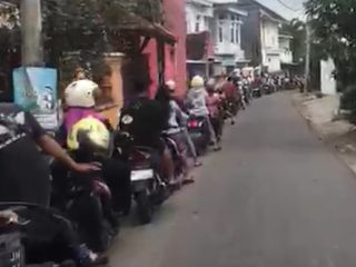 Kelangkaan BBM di Jember, Warga Antre Hingga 10 Jam Imbas Penutupan Jalur Gumitir