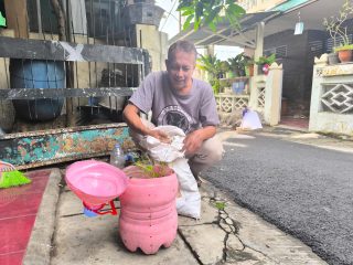Warga Semarang Sulap Sampah Organik Jadi Media Tanam