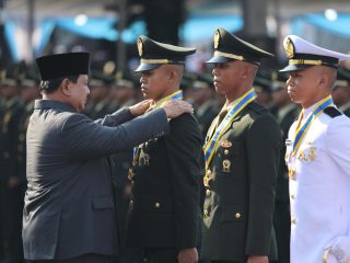 Prabowo Minta Perwira TNI-Polri yang Baru Dilantik Setia pada Sumpahnya