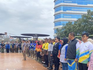 Ciptakan Ruang Publik Nyaman, Kolaborasi Bersihkan Teras Cihampelas