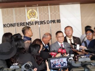 Bantah Wacana Revisi UU MK, DPR: Tinggal Tunggu Rapat Paripurna