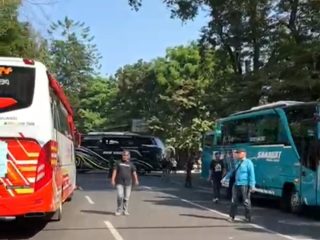 Aksi Damai, Ribuan Pekerja Pariwisata Jawa Barat Kepung Gedung Sate