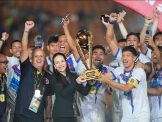 Madam Pang Bangga Port FC Juara dan Terpesona Atmosfer Suporter Indonesia