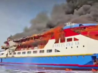 Kapal KM Barcelona 5 Terbakar di Perairan Talise, Penumpang Lompat ke Laut Selamatkan Diri