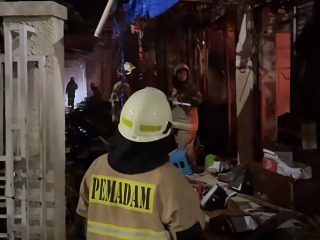 Damkar Pastikan Tak Ada Korban Jiwa dalam Kebakaran Pasar Taman Puring
