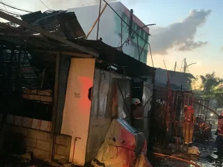 Lapak Barang Bekas di Sunter Agung Jakut Ludes Dilalap Api