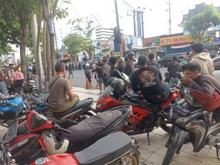 Tawuran Pecah di Jalan Embong Malang Surabaya, Jalan Ditutup dan Warga Panik