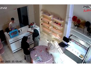 Tiga Ibu-ibu Minta Sumbangan 17 Agustus ke Toko Surabaya Patok Nominal Rp500 Ribu, Berujung Viral
