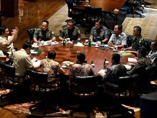 Prabowo Panggil Petinggi TNI dan Sejumlah Menteri ke Hambalang untuk Bahas Pertahanan Nasional di Tengah Geopolitik Global