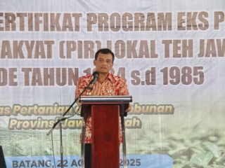Hutang Petani Eks Proyek PIR Dihapus, Gubernur Jateng Bagikan 1.065 Sertifikat Tanah