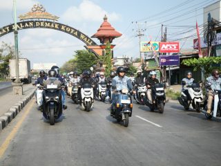 Motoran Semarang-Demak, Ahmad Luthfi dan Taj Yasin Salurkan Bansos ke Warga Terdampak Rob