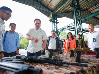 Tinjau PT Pindad, Wamen BUMN Dorong Kemandirian Industri Pertahanan