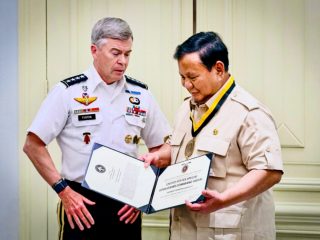 Presiden Prabowo Dianugerahi Medali Kehormatan USSOCOM dari Jenderal AS