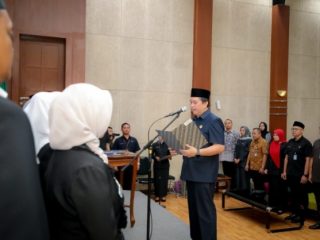 Sekda Lantik 16 Pejabat Fungsional di Lingkungan Pemkot Bandung