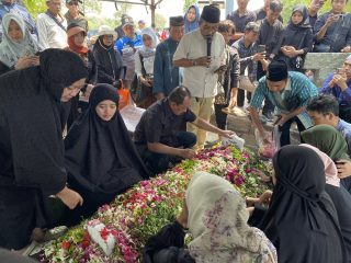 Ibunda Wawali Surabaya Armuji Wafat di Usia 78 Tahun
