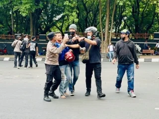 Polisi Tangkap Ratusan Remaja Kelompok Anarko di Demo Depan Mapolda Jateng