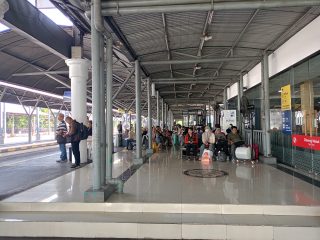 Jalur KA Ambles di Pegadenbaru, 9 Kereta Tujuan Jakarta dari Daop 8 Surabaya Dibatalkan