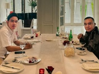 Wapres Gibran Bagikan Momen Makan Siang Bersama Sufmi Dasco: Santap Dendeng Balado-Tumis Daun Pepaya