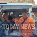 Petugas gabungan temukan pekerja tambang yang dilaporkan longsong tertimbun material.