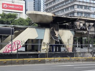 Kondisi Terkini Halte TransJakarta di Jalan Jenderal Sudirman Pasca Demonstrasi