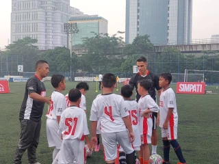 Joey Pelupessy Jadi Mentor saat Coaching Clinic Bertajuk Simpati Class of Stars