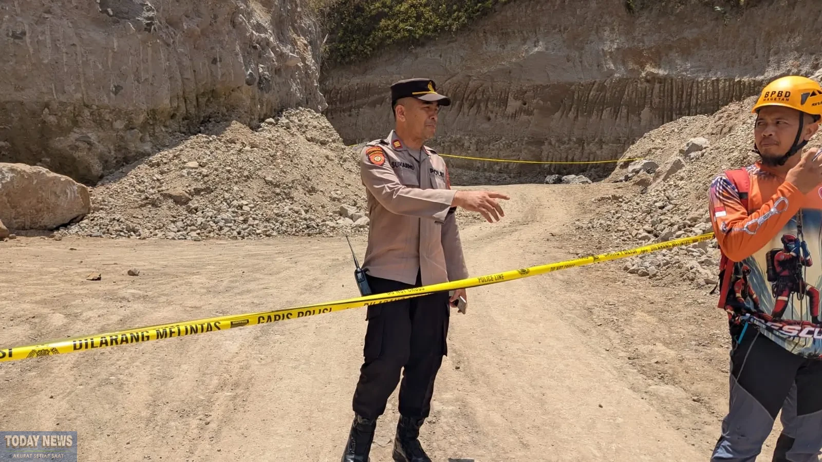 Pekerja tambang tertimbun material di galian C Magetan.
