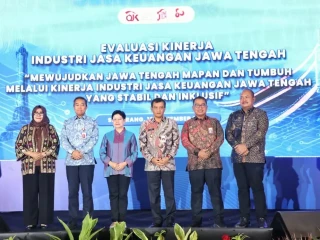Evaluasi kinerja Industri Jasa Keuangan (IJK) Jawa Tengah Semester I di Hotel Gumaya, Kota Semarang