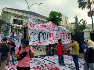 Tuntut Supremasi Hukum dan Pemberantasan Korupsi, Mahasiswa Bandung Gelar Aksi Damai
