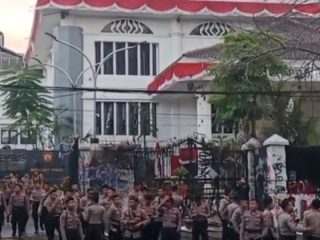 Polda Jabar Siagakan Pasukan Gabungan di Gedung DPRD Jawa Barat