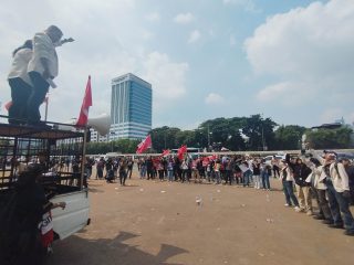 Demo di Senayan, Mahasiswa Tuntut Demokrasi Dikembalikan ke Rakyat
