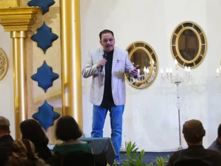 Penulis dan pemikir publik Denny JA