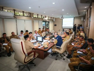 Pemkot Bandung Segera Tertibkan Reklame Ilegal